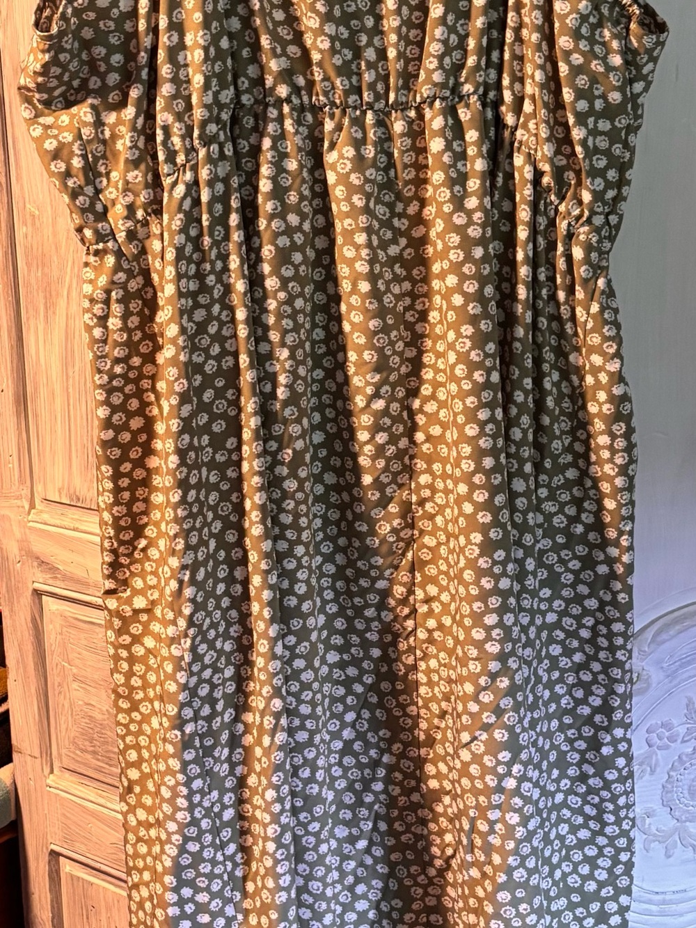 Women’s breastfeeding Maxi Dress in Olive Green Daisy Print